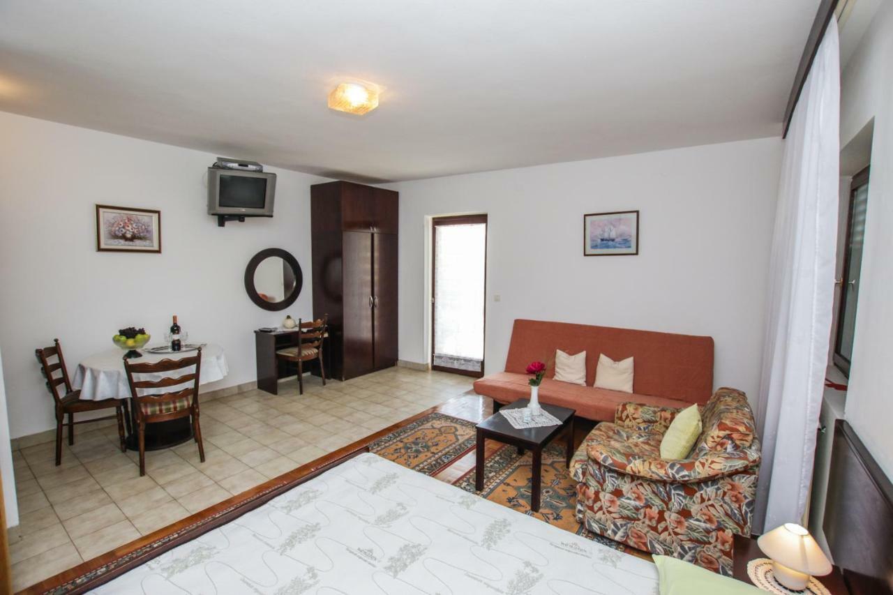 Apartmani Janja Poreč Exteriör bild