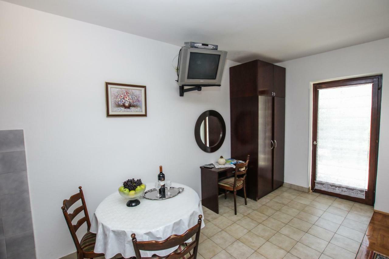 Apartmani Janja Poreč Exteriör bild